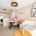 Sky Eleven - Parking & Balcony By Renters Prestige