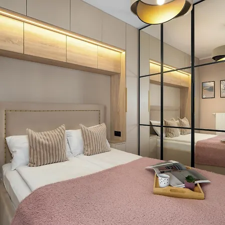 Sky Eleven - Parking & Balcony By Renters Prestige Apartment
