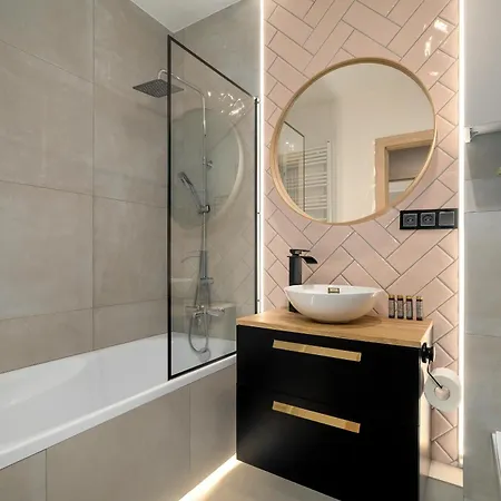 Apartment Sky Eleven - Parking & Balcony By Renters Prestige Poznan
